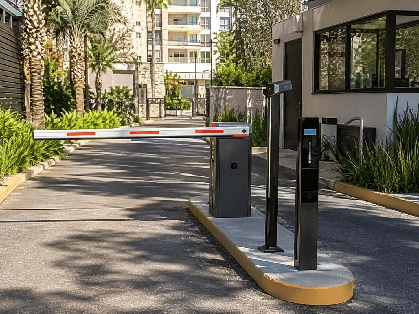cancela automática instalada em entrada de estacionamento
